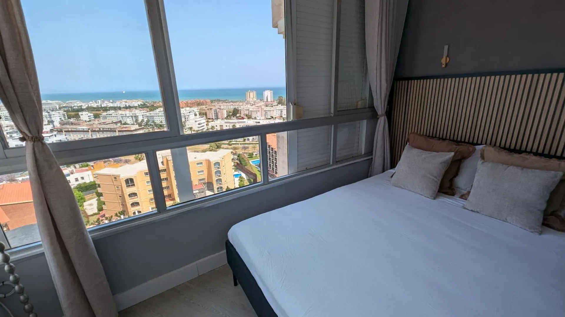 טורמולינוס Estudio Torre Colina Con Piscina דירה